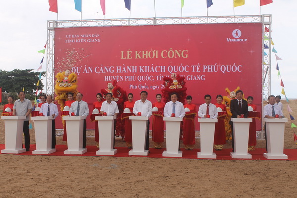 Bộ trưởng Đinh La Thăng khởi c&ocirc;ng x&acirc;y dựng Cảng h&agrave;nh kh&aacute;ch quốc tế Ph&uacute; Quốc