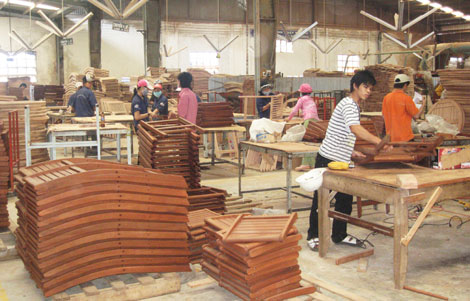 Đồ gỗ l&agrave; sản phẩm chủ lực của B&igrave;nh Định