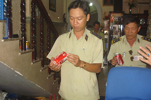 V&igrave; sao Quản l&yacute; Thị trường Đồng Nai kh&ocirc;ng lấy mẫu sản phẩm Coca-Cola để kiểm tra chất lượng trong khi h&agrave;ng loạt sản phẩm bị lỗi, hỏng?