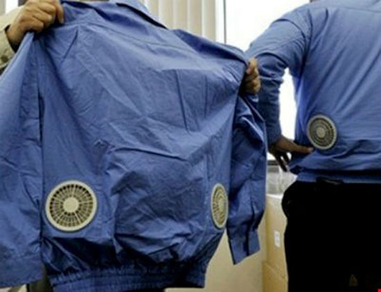 &Aacute;o chống nắng điều h&ograve;a c&oacute; quạt may liền dưới &aacute;o gi&uacute;p tản gi&oacute; gi&aacute; 1,5 triệu đồng