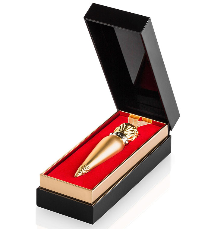 Son Louboutin với thiết kế h&igrave;nh vi&ecirc;n đạn trở th&agrave;nh m&oacute;n mỹ phẫm g&acirc;y sốt trong những ng&agrave;y qua