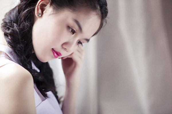 Trong khi đ&oacute;, người mẫu Ngọc Trinh - người từng bị Th&aacute;nh C&ocirc; C&ocirc; B&oacute;c đả k&iacute;ch nhiều nhất lại kh&ocirc;ng mấy quan t&acirc;m đến vụ việc n&agrave;y