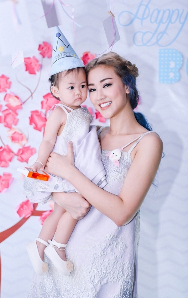 Sao Việt ăn Tết c&ugrave;ng &lsquo;nh&acirc;n khẩu nh&iacute;&rsquo; mới