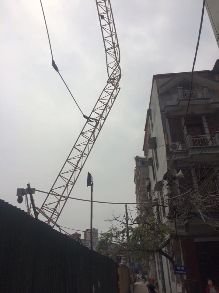 Sập cần cẩu ở Trương Định