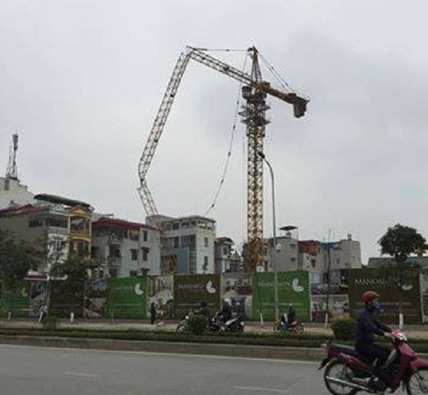 Sập cần cẩu ở Trương Định