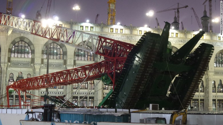 Nguy&ecirc;n nh&acirc;n ban đầu của vụ sập cần cẩu ở th&aacute;nh địa Mecca được x&aacute;c định l&agrave; do gi&oacute; mạnh, mưa lớn