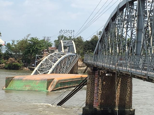Hiện trường vụ sập cầu Ghềnh