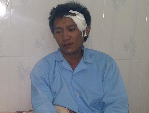 Anh H&agrave; Văn Kiền bần thần nhớ lại ph&uacute;t b&ograve; ra từ đống đổ n&aacute;t tại hiện trường vụ sập gi&agrave;n gi&aacute;o H&agrave; Tĩnh