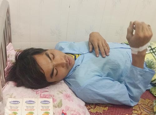 Trong 3 nạn nh&acirc;n vụ tai nạn sập gi&agrave;n gi&aacute;o đang điều trị, anh Nguyễn Văn Tạo l&agrave; người bị thương nặng nhất