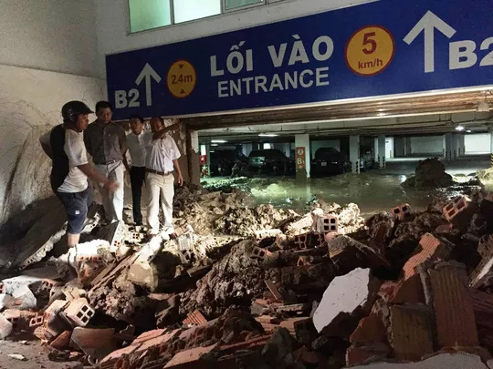 Ban quản lý chung cư bàn cách khắc phục sự cố sập tường hầm chung cư Giai Việt ở TPHCMBan quản lý chung cư bàn cách khắc phục sự cố sập tường hầm chung cư Giai Việt ở TPHCM