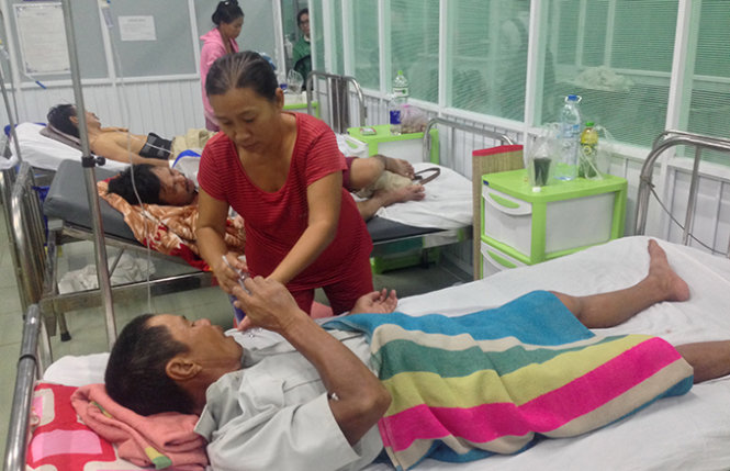C&aacute;c nạn nh&acirc;n đang được điều trị tại Bệnh viện quận B&igrave;nh T&acirc;n.