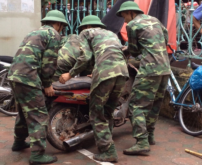  Nhiều phương tiện bên trong ngôi nhà cũng bị hư hỏng nặng