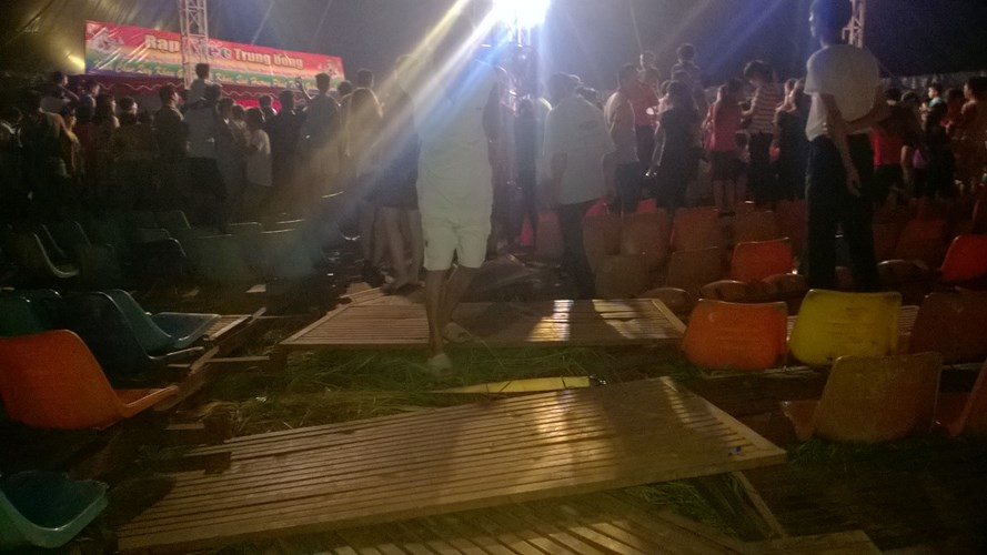 Hải Dương: Đang xem xiếc bất ngờ rạp sập làm nhiều người nhập viện cấp cứu Hải Dương: Đang xem xiếc bất ngờ rạp sập làm nhiều người nhập viện cấp cứu