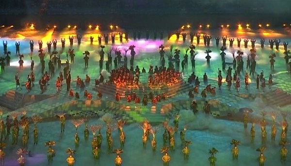 Tưng bừng lễ khai mạc SEA Games 28 với chủ đề 'T&ocirc;n vinh sự phi thường'