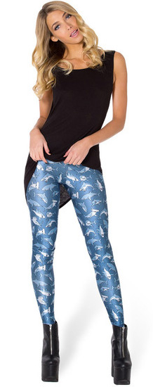 Quần legging cá mập: Hãy coi chừng hàm cá mập nếu bạn có ý định mặc một chiếc quần shiny legging có họa tiết cực kỳ hút mắt này xuống biển. Chúng có sẵn trên trang blackmilkclothing.com với giá $75.