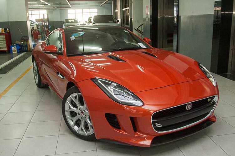 Vẻ đẹp kh&ocirc;ng thể &lsquo;cưỡng&rsquo; lại của Jaguar F-Type S 2016 tại Việt Nam