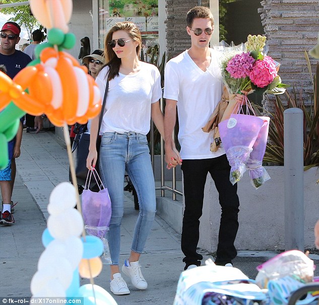 Miranda Kerr hơn người y&ecirc;u tới 7 tuổi