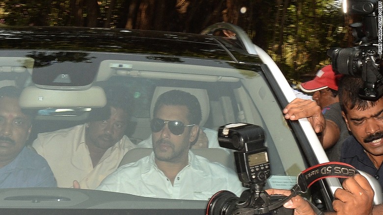 Siêu sao điện ảnh Bollywood đã nhận án 5 năm tù giam vì gây tai nạn chết người Siêu sao điện ảnh Bollywood đã nhận án 5 năm tù giam vì gây tai nạn chết người