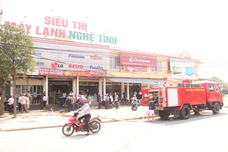 Si&ecirc;u thị đi&ecirc;̣n máy nơi xảy ra đám cháy ngày 5/5