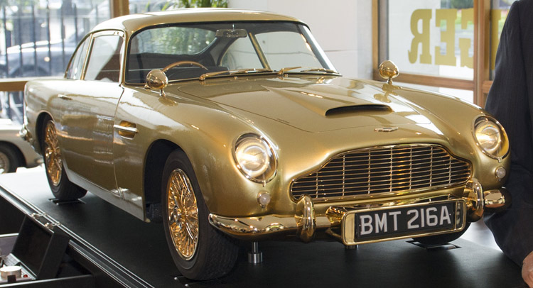 Si&ecirc;u xe Aston Martin với gi&aacute; 100000 USD