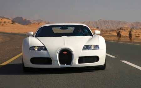 Chiếc xe thể thao m&agrave;u trắng tuyệt đẹp Bugatti Veyron xuất hiện trong Fast and Furious 7