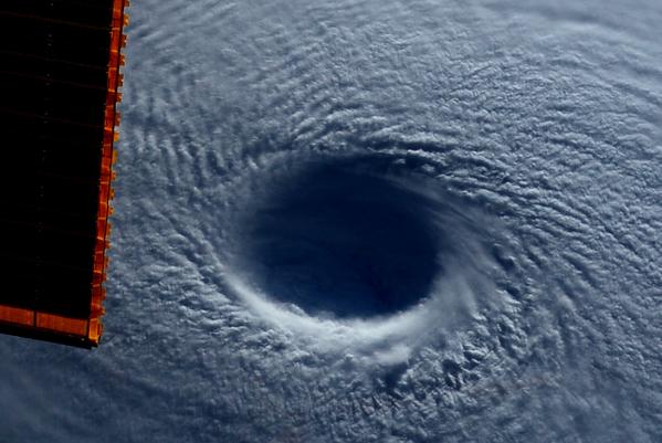 H&igrave;nh ảnh si&ecirc;u b&atilde;o Maysak sắp đổ bộ v&agrave;o Philippines