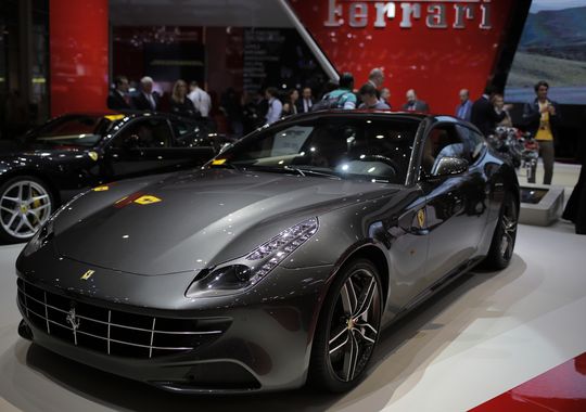 FF l&agrave; si&ecirc;u xe 4 chỗ đầu ti&ecirc;n của Ferrari