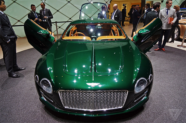 Thiết kế của si&ecirc;u xe Bentley mới - EXP 10 Speed 6 mang phong c&aacute;ch thể thao r&otilde; rệt với lưới tản nhiệt v&agrave; hốc h&uacute;t gi&oacute; lớn