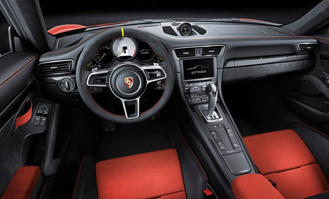 Nội thất tr&ecirc;n chiếc si&ecirc;u xe mới nhất của Porsche sang trọng với chất liệu da Alcantara cao cấp