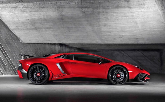 Với trọng lượng nhẹ hơn v&agrave; c&ocirc;ng suất lớn hơn, mẫu si&ecirc;u xe Lamborghini mới n&agrave;y c&oacute; thể tăng tốc từ 0-100 km/h chỉ trong 2,8 gi&acirc;y
