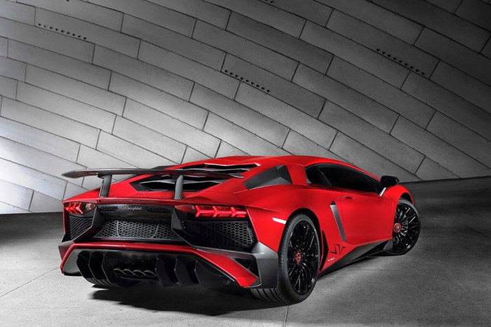 Vừa được ra mắt tại triển l&atilde;m Geneva, si&ecirc;u xe Lamborghini mới Aventador LP750-4 SV sẽ được b&aacute;n ra v&agrave;o cuối m&ugrave;a xu&acirc;n n&agrave;y 