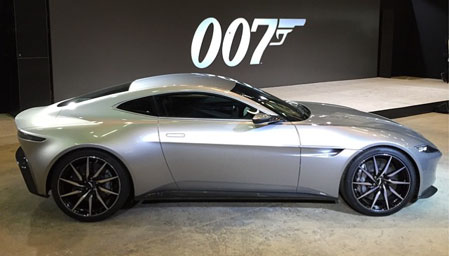 Phần đầu thon gọn c&ugrave;ng đu&ocirc;i xe ngắn v&agrave; v&ograve;m b&aacute;nh sau cơ bắp khiến nhiều người so s&aacute;nh chiếc si&ecirc;u xe mới n&agrave;y với F-Type Coupe từ Jaguar