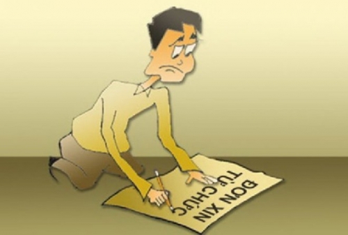 Sinh con thứ 3, một ph&oacute; Gi&aacute;m đốc Sở viết đơn từ chức