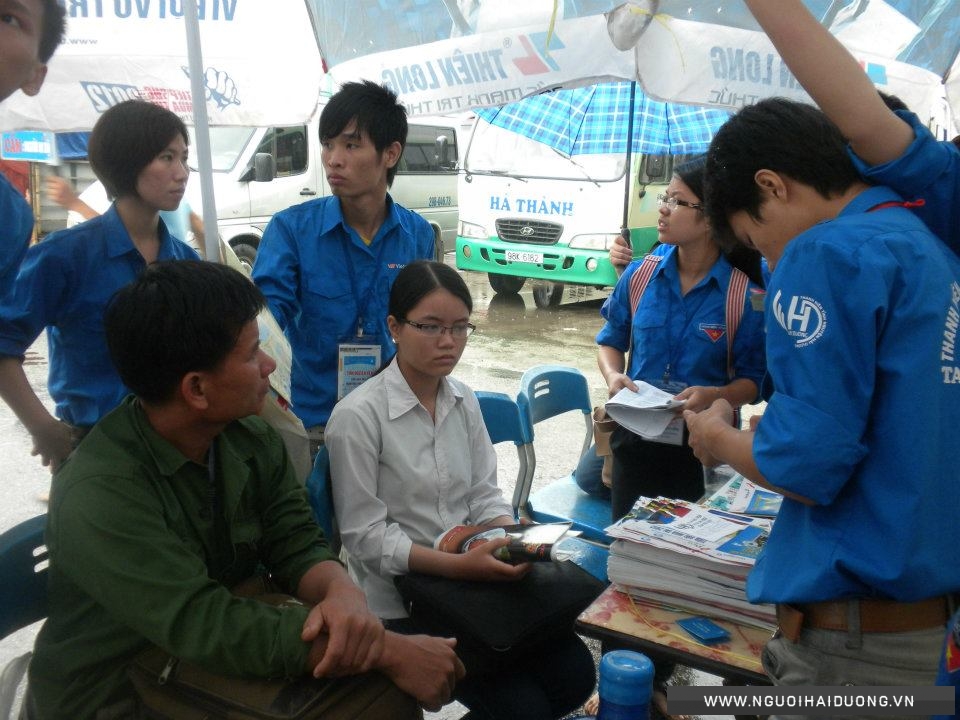 Sinh vi&ecirc;n hải dương tiếp sức m&ugrave;a thi ĐH - CĐ 2014 2