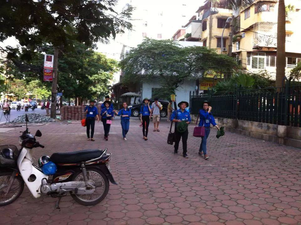 Sinh vi&ecirc;n hải dương tiếp sức m&ugrave;a thi 9