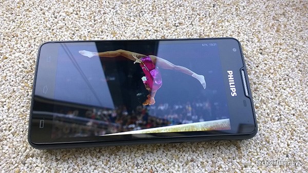 Smartphone gi&aacute; rẻ Philips Xenium W6610 sở hữu thiết kế h&uacute;t mắt, c&ugrave;ng vi&ecirc;n pin si&ecirc;u 'khủng' 