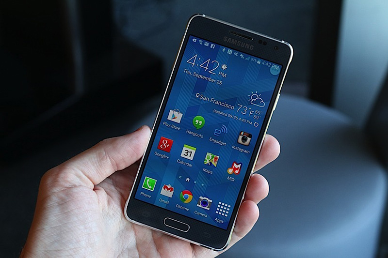 Samsung Galaxy A3 c&oacute; m&agrave;n h&igrave;nh 4.5 inch