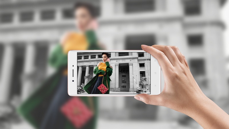 OPPO F1 c&oacute; camera sau 13MP k&egrave;m đ&egrave;n LED Flash, camera trước 8MP. Ảnh: OPPO