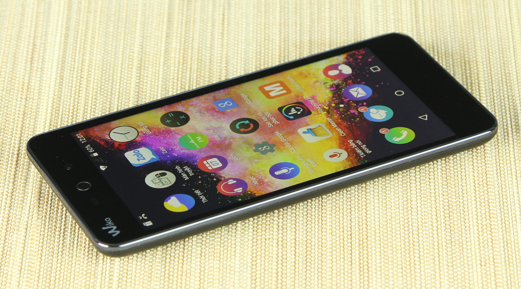 Wiko Rainbow Up c&oacute; dung lượng pin 2,800 mAh