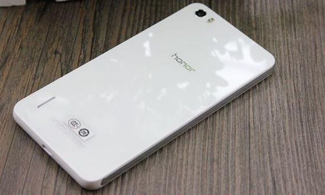 Smartphone gi&aacute; rẻ Huawei C8818 camera khủng gấy sốt thị trường Việt trong thời gian ra mắt sắp tới