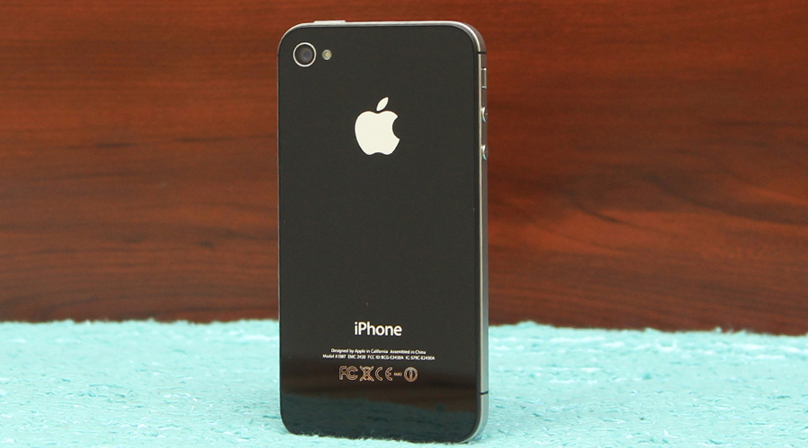 Apple iPhone 4s l&agrave; smartphone gi&aacute; rẻ nhưng vẫn được nhiều người ưa chuộng