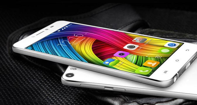 GLAM được trang bị m&agrave;n h&igrave;nh AMOLED 5 inch HD