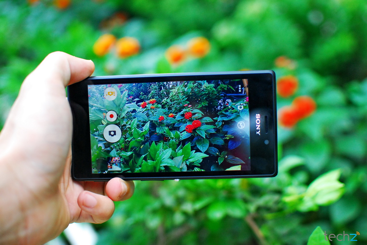 Smartphone gi&aacute; rẻ đ&aacute;ng mua năm 2014 sở hữu m&agrave;n h&igrave;nh cỡ lớn duy nhất tr&ecirc;n thị trường