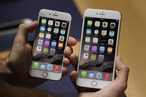 Iphone 6 v&agrave; iPhone 6 Plus cũng đang được b&aacute;n kh&aacute; chạy 