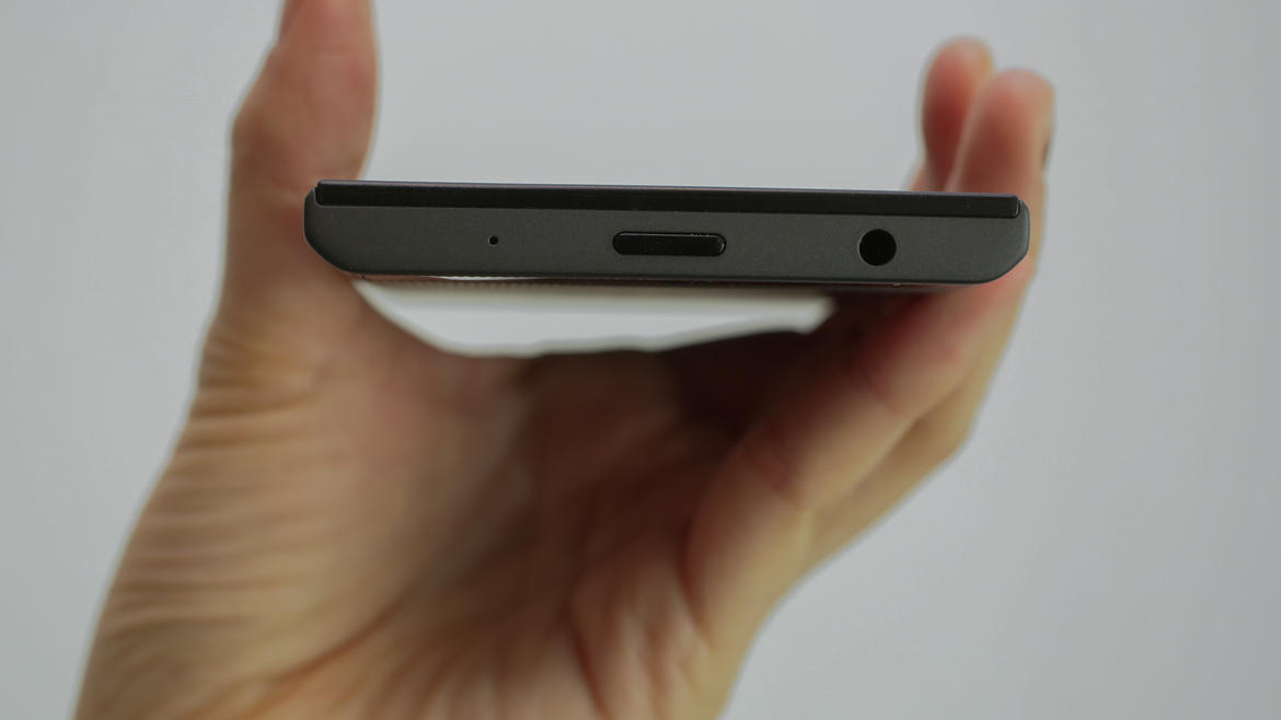 Smartphone hot nhất này được đánh giá là khá dày Smartphone hot nhất này được đánh giá là khá dày