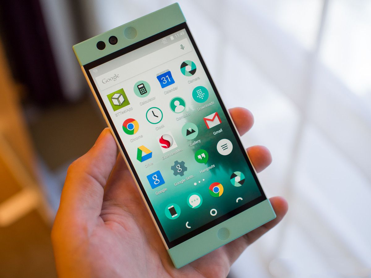 Người d&ugrave;ng được tặng 100GB lưu trữ đ&aacute;m m&acirc;y tr&ecirc;n m&aacute;y chủ của c&ocirc;ng ty