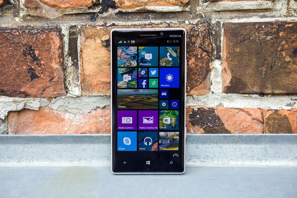 Nokia Lumia 930 hỗ trợ ghi &acirc;m thanh v&ograve;m v&agrave; t&iacute;nh năng sạc kh&ocirc;ng d&acirc;y t&iacute;ch hợp