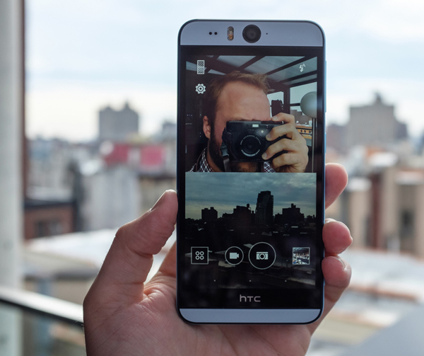 Smartphone hot nhất HTC Desire Eye sở hữu camera 'tự sướng' 13MP cực n&eacute;t