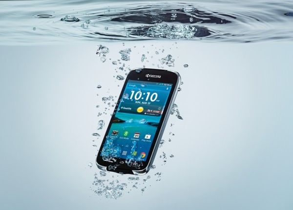 Kyocera Hydro Life c&oacute; thiết kế kh&aacute; cổ điển