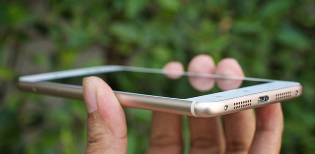 Chiếc smartphone hot nhất Lenovo S90 ở giữa iPhone 6 v&agrave; iPhone 6 Plus